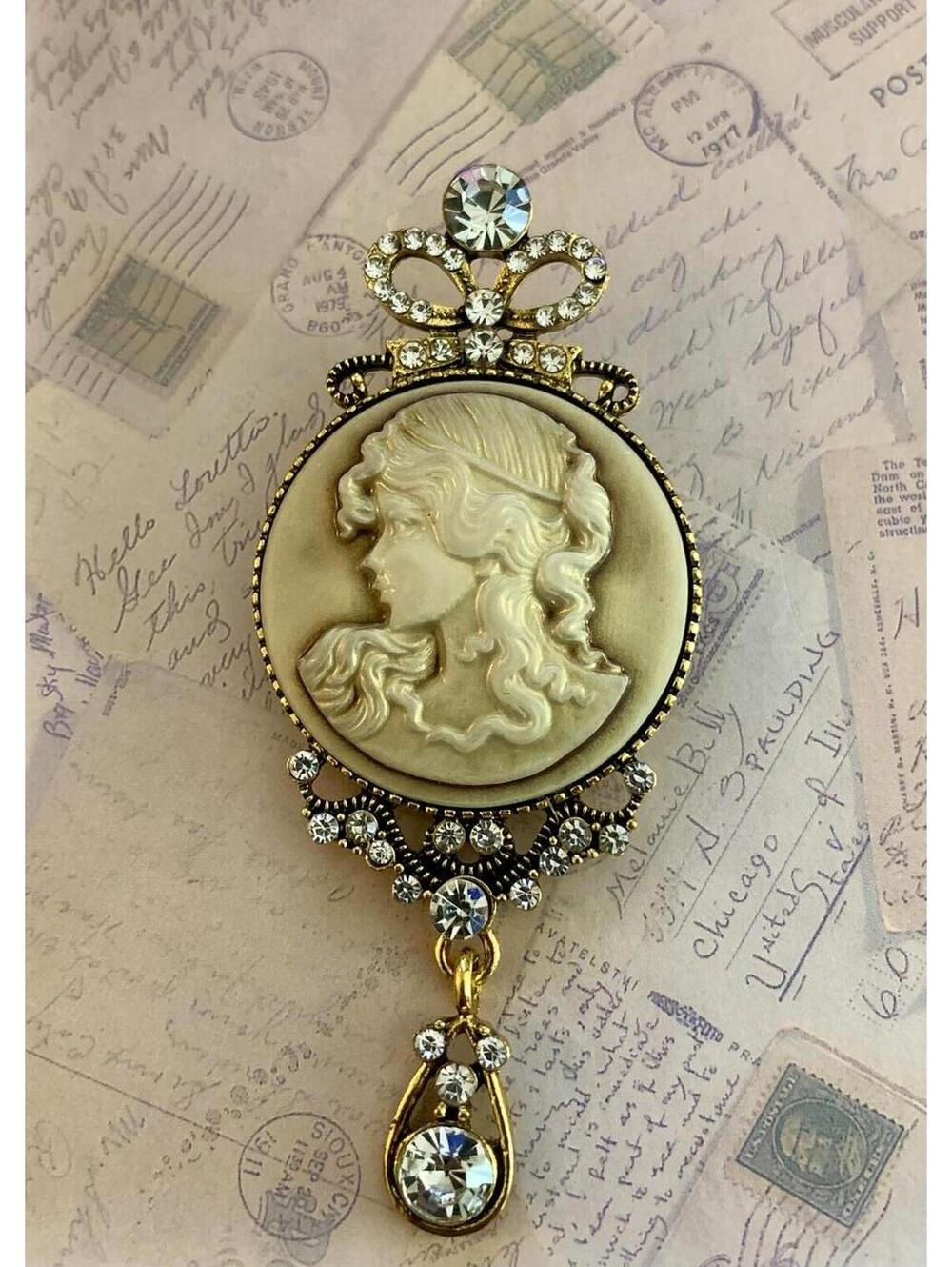 Elegant Classical Portrait Cameo Rhinestones Teardrop Suspended Accessory Brooch